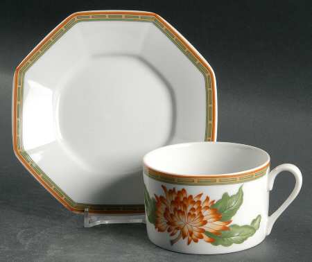 Chrysantheme Flat Cup & Saucer Set