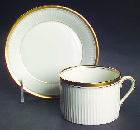 Classique d'Or Buff Flat Cup & Saucer Set