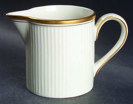 Classique d'Or Buff Creamer