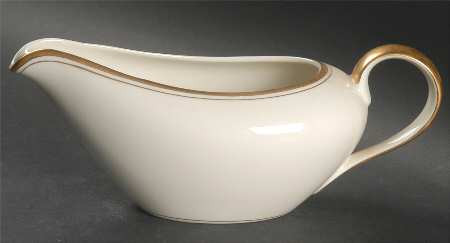 Classique d'Or Buff Gravy Boat