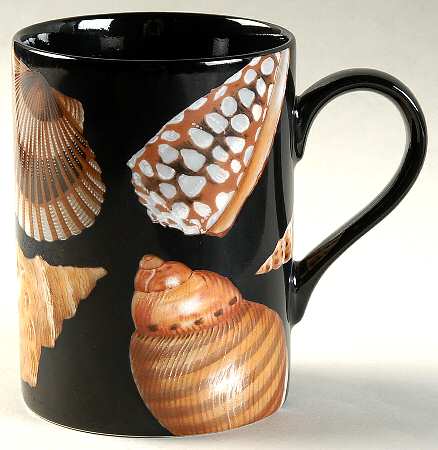 Coquille De Mer (Black Background) Mug