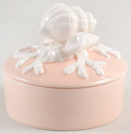 Coquille Sculptred Round Box with Lid