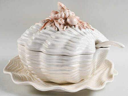 Coquille Tureen & Lid w/Ladle & Underplate