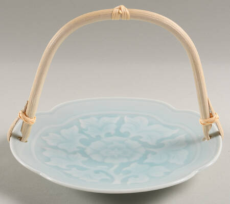 Crest (Celadon Blue) 5 3/8"-5 5/8" Bamboo Handled Serving Plate  HC