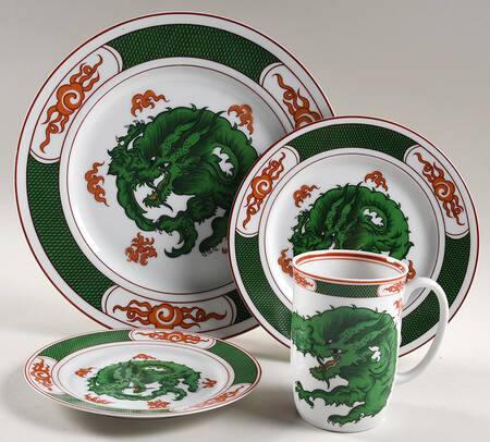 Dragon Crest Green 32 Piece Estate Set