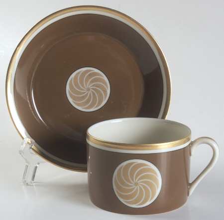 Medaillon d'Or Cognac (Medium Brown) Flat Cup & Saucer Set