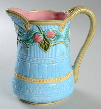 Petite Fraise Des Bois 40 Oz Pitcher
