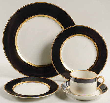 Renaissance Black On Buff 40 Piece Estate Set