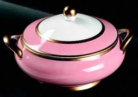 Renaissance Peach (Wide Gold Verge Line) Round Covered Vegetable