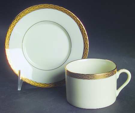Roanoke (Gold) Flat Cup & Saucer Set