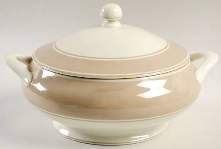 Rondelet Fawn Brown Round Covered Vegetable