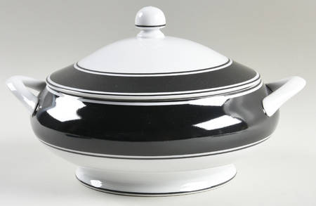 Rondelet Noir Round Covered Vegetable