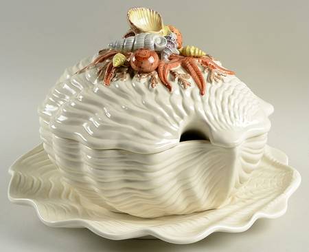 Shell Tureen & Lid w/Underplate