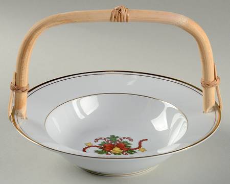 St. Nicholas 7''-7 1/4'' Basket W/Bamboo Handle HC