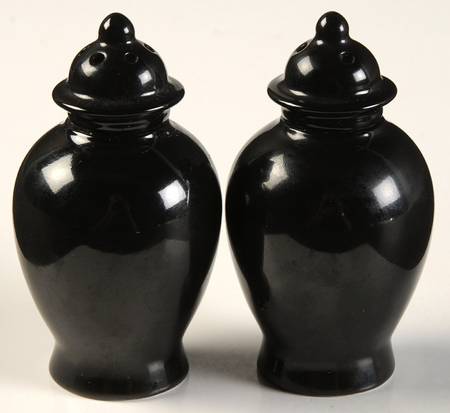 Total Color Black (Round, Smooth) Salt & Pepper Set