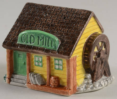 Town and Country Figural Salt Shaker