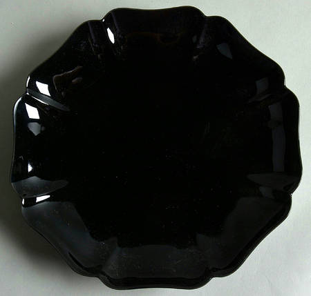 Total Color Spectrum Black (Round) Scalloped Luncheon Plate