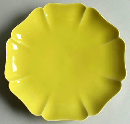 Total Color Spectrum Yellow (Round) Scalloped Luncheon Plate