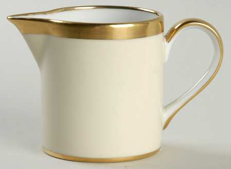 Versailles Crème Creamer