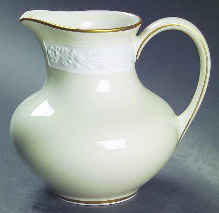 Ariana (Embossed, Gold Trim, Coupe) Creamer