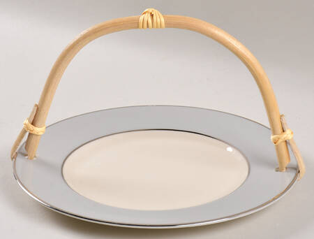 Brookmere 5 3/8"-5 5/8" Bamboo Handled Serving Plate  HC