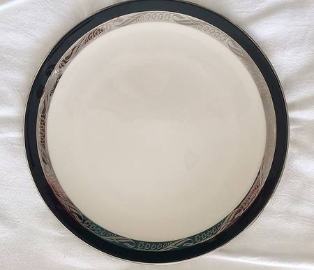 Bridal Wreath Black Coupe Dinner Plate