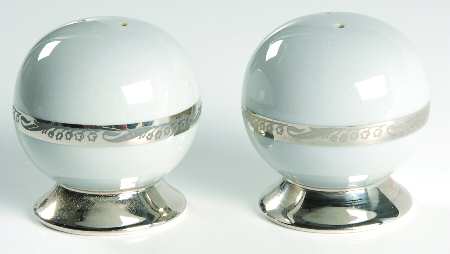 Bridal Wreath Gray Salt & Pepper Set
