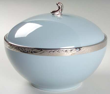 Bridal Wreath Strata Blue (Rim) Round Covered Vegetable