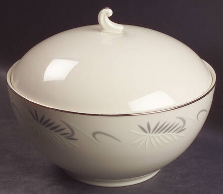 Continental White (Coupe) Round Covered Vegetable