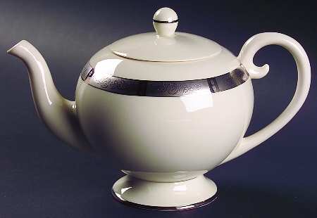 Rose Tapestry No Color Band (Rim&Coupe) Teapot & Lid