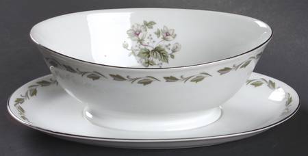 Irene Gravy Boat with Attached Underplate