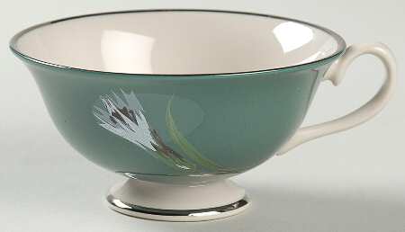 Emerald Carnation Footed Cup