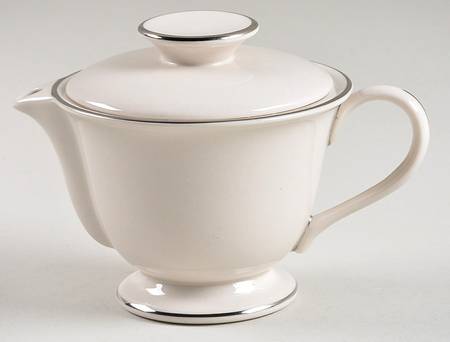 FLE3 Creamer & Lid by Fleetwood