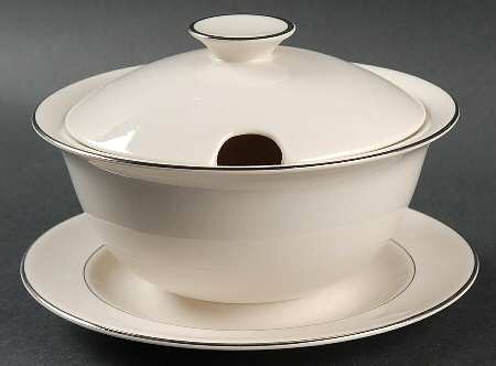 FLE3 Gravy Boat w/Attached Underplate & Lid