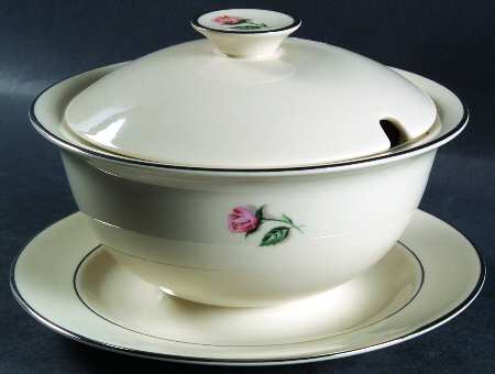 Sweetheart Rosebud Gravy Boat w/Attached Underplate & Lid