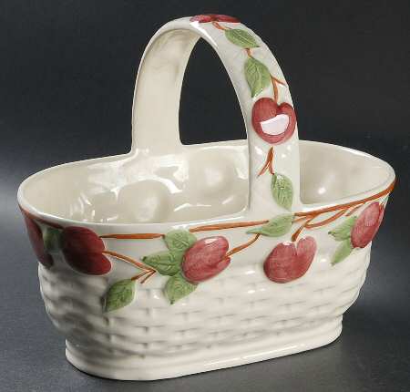 Apple (England Backstamp) Medium Basket with Handle