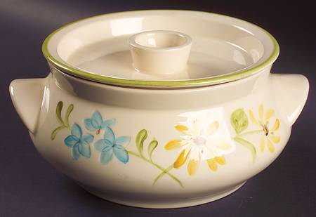 Daisy 2 Qt Round Covered Casserole