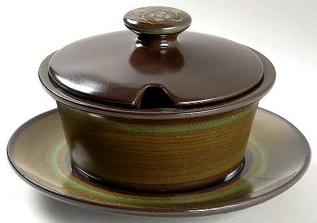 Madeira (USA) Round Gravy Boat & Lid with Underlate