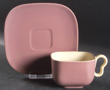 Metropolitan Mauve Flat Cup & Saucer Set
