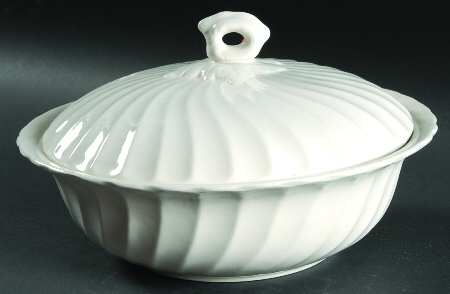Old Chelsea Round Covered Vegetable