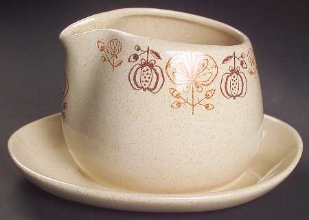 Pomegranate Gravy Boat with Attached Underplate