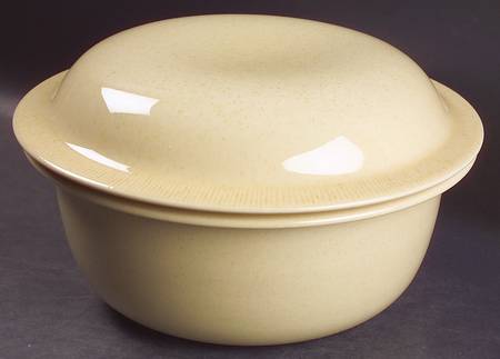 Sea Sculptures Sand 3.5 Quart Round Covered Casserole