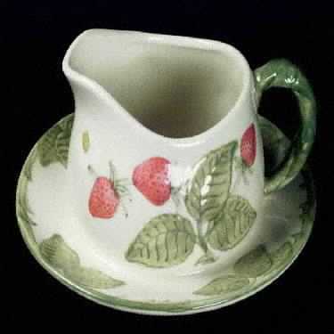 Strawberry Fair Round Gravy Boat/Attached Underplate