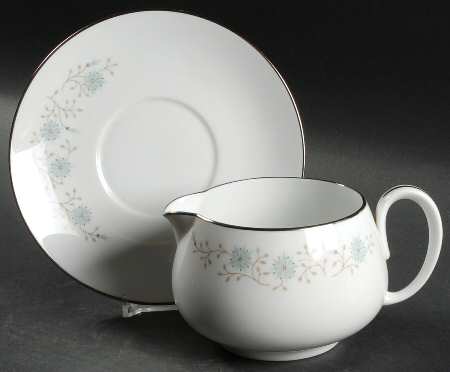 Valencia Gravy Boat & Underplate