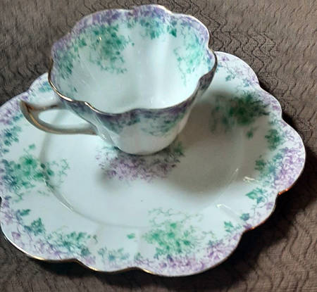 9057 Footed Cup & Saucer Set