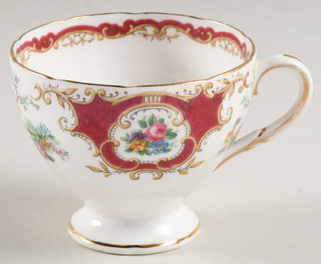 Broadway Maroon Footed Cup