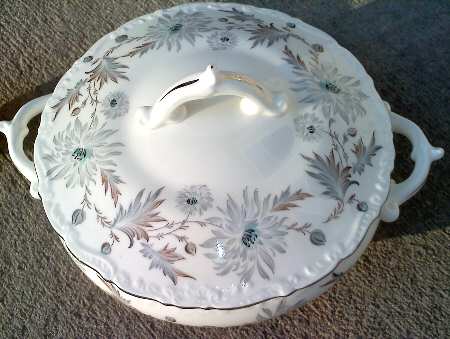 Mayfair (Flowers, Platinum Trim) Round Covered Vegetable