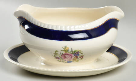 FON19 Round Gravy Boat/Attached Underplate