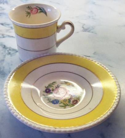 FON33 Flat Cup & Saucer Set