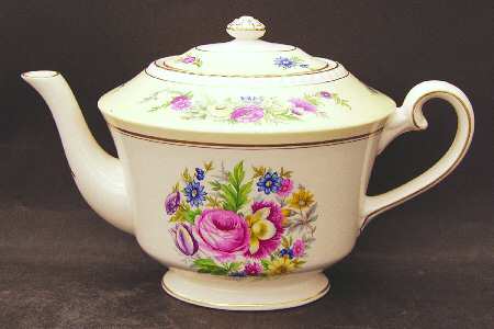 Hampton Court Teapot & Lid